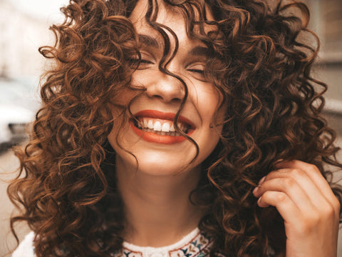 Cheveux bouclés été
